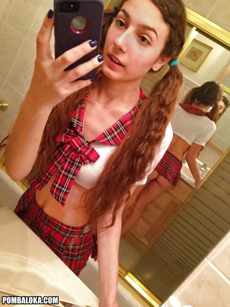 Foto Sensual Magrinha Gostosa Pelada 067
