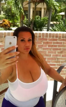 Mulheres De Peitoes Nuas 053